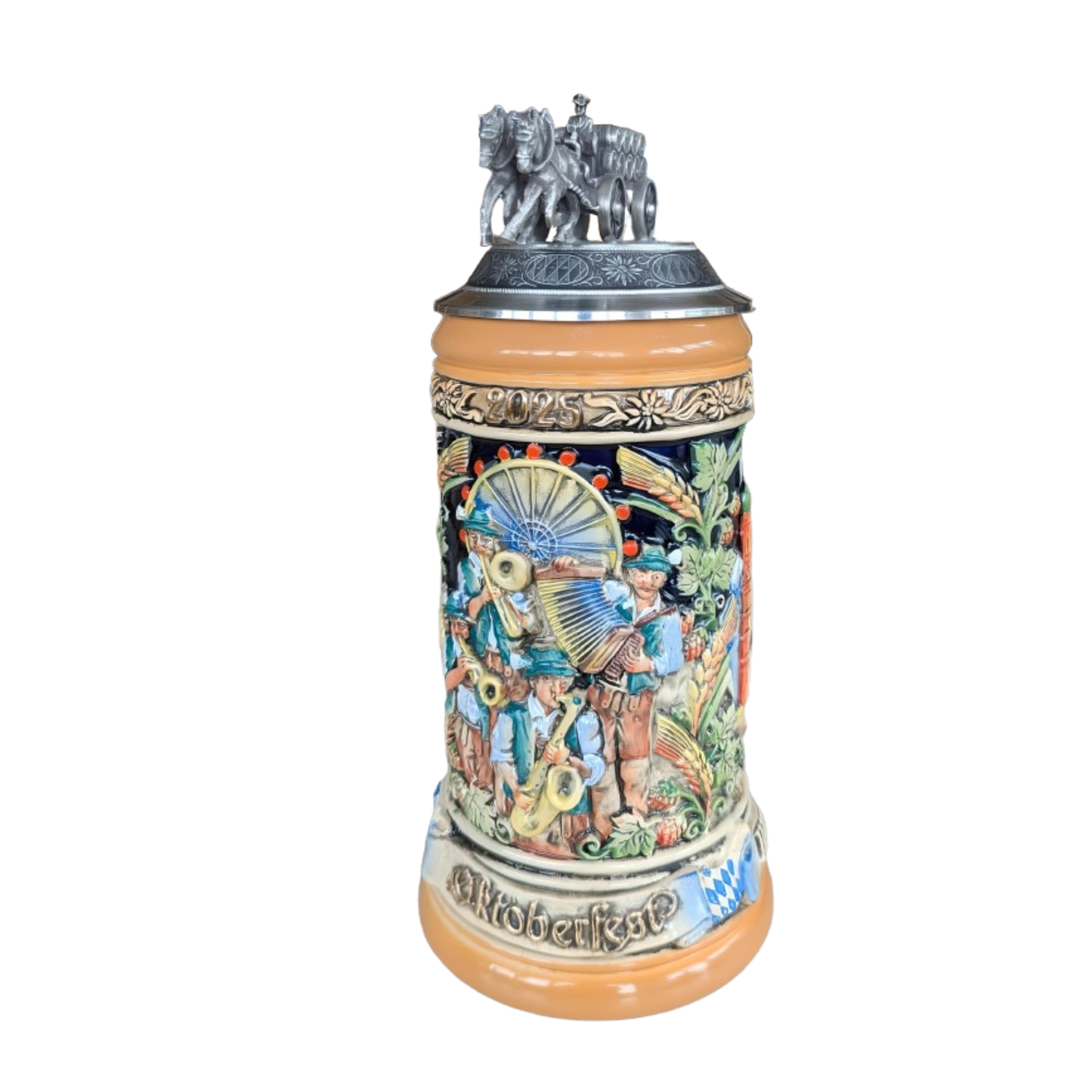 Oktoberfest™ Relief-Sonderkrug Motiv 2025 mit Zinndeckel Bierwagen